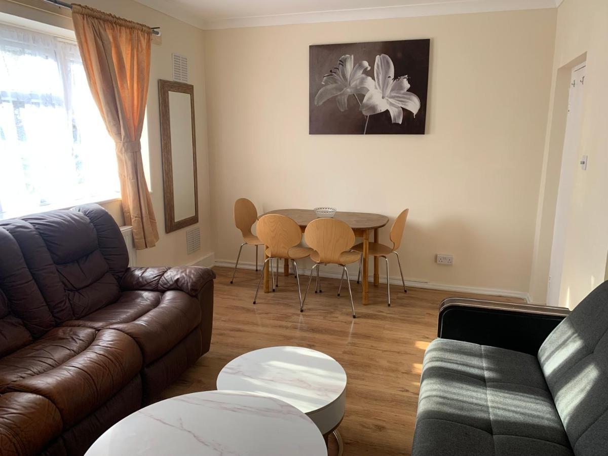 Two Bed Holiday Apartment Londyn Zewnętrze zdjęcie