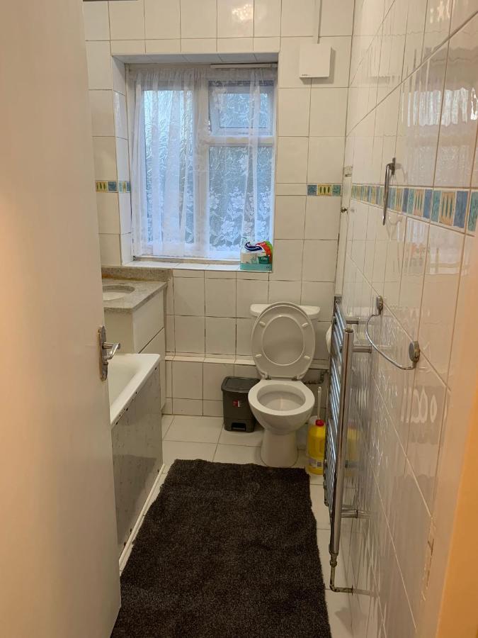 Two Bed Holiday Apartment Londyn Zewnętrze zdjęcie